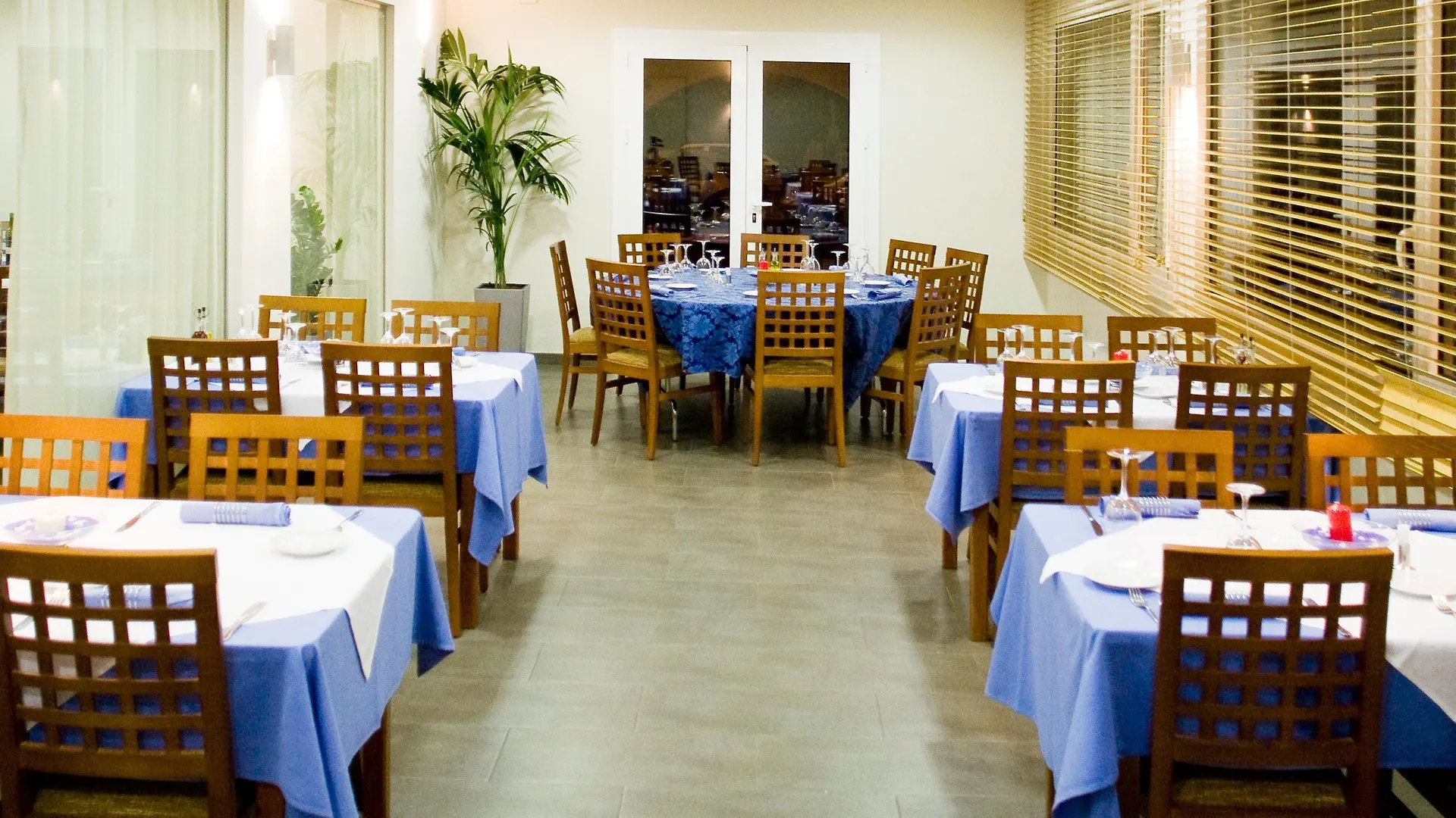 Hotel Canal Olimpic Кастельдефельс 3*,
