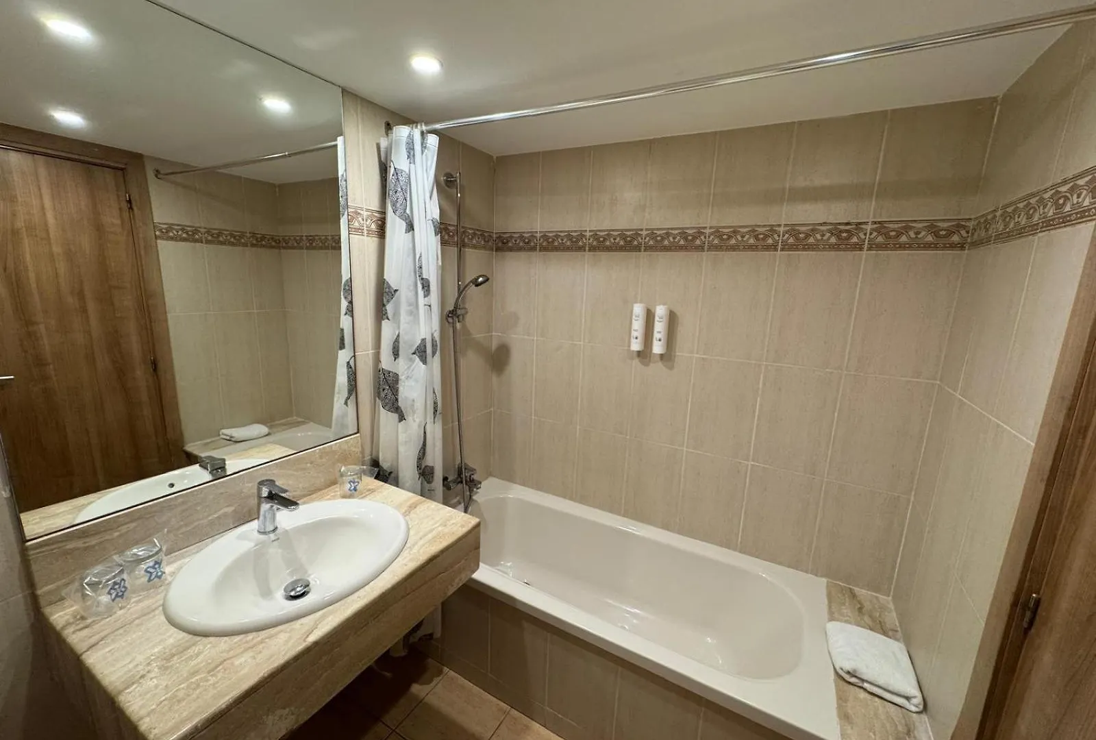 Hotel Canal Olimpic Кастельдефельс 3*,